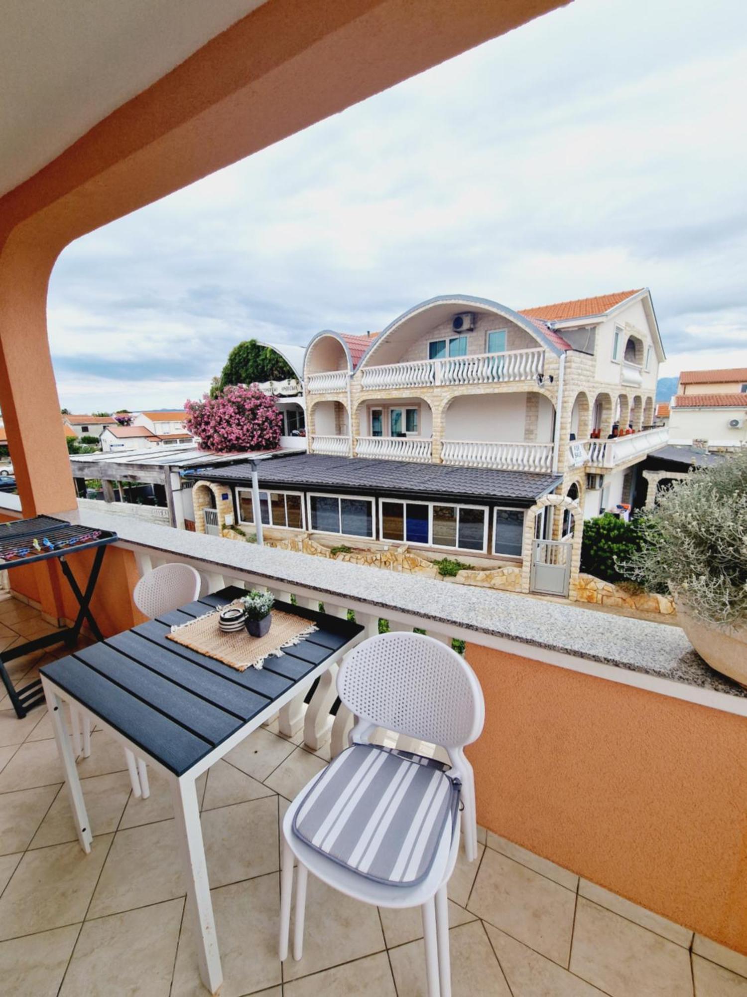 Apartment Melani Vir Εξωτερικό φωτογραφία